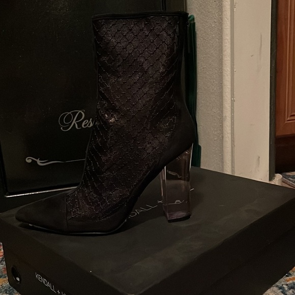 Kendall +Kylie booties - Picture 4 of 9